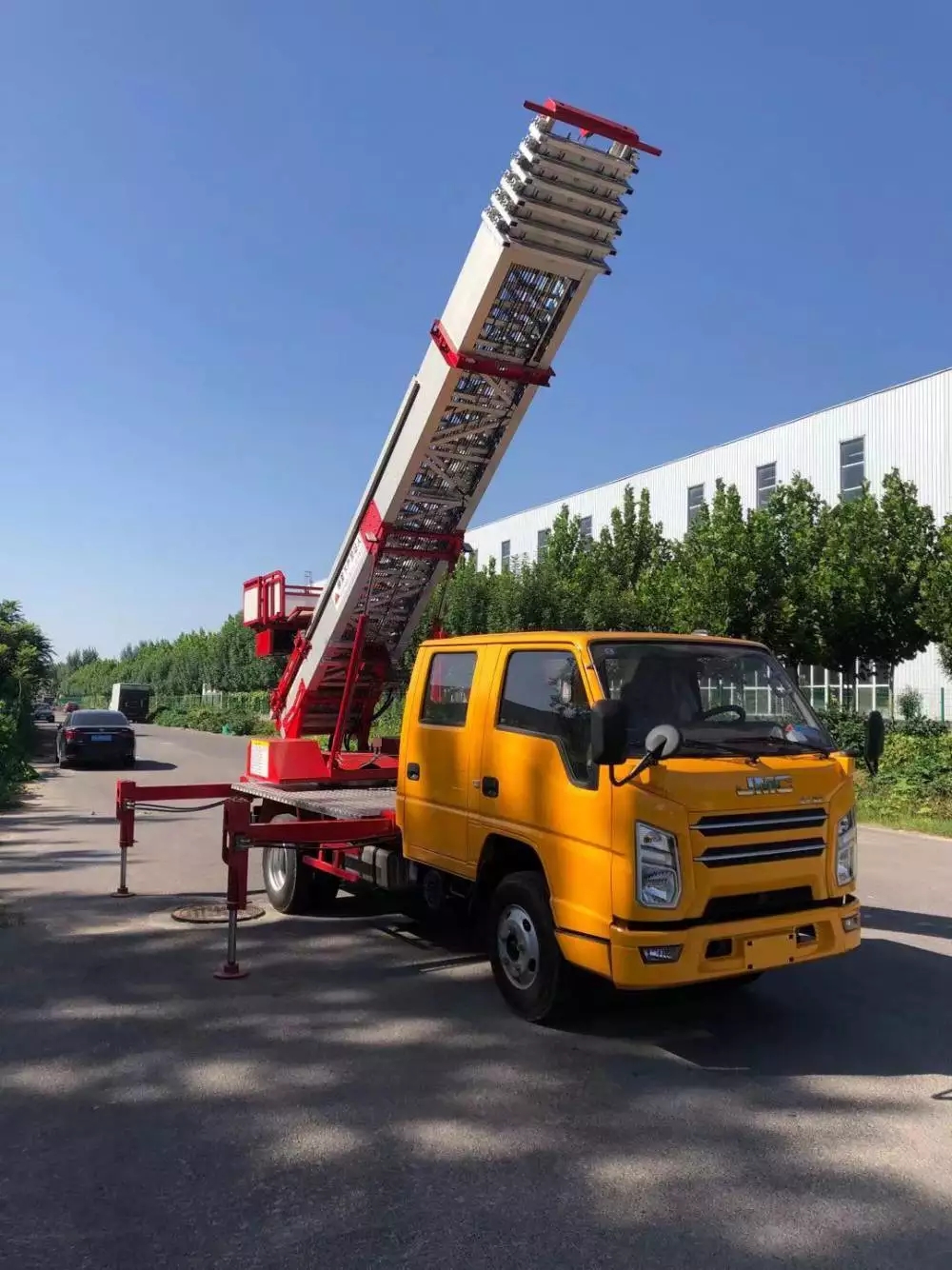 东营附近的云梯车出租服务：轻松解决高空作业需求