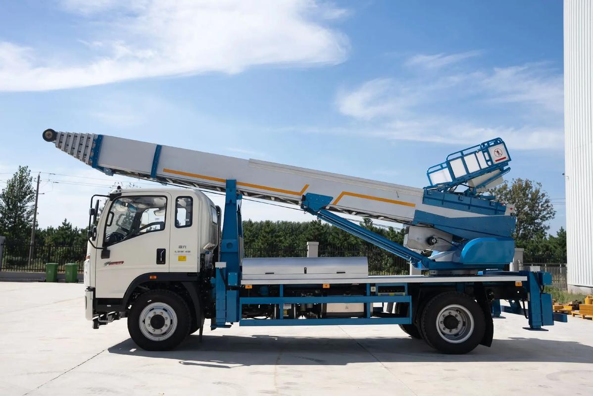 东营云梯上料车租赁费用