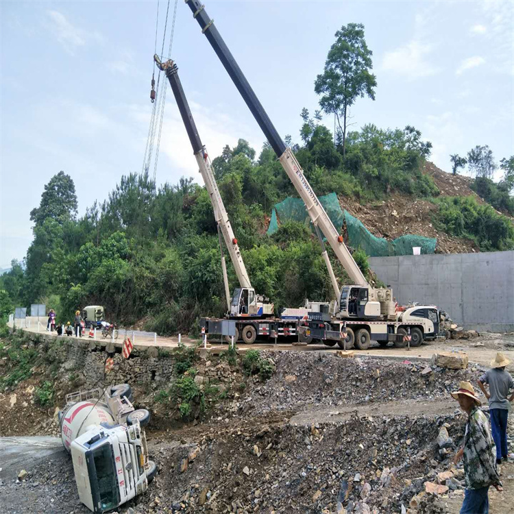 东营汽车掉沟里叫吊车救援要多少钱